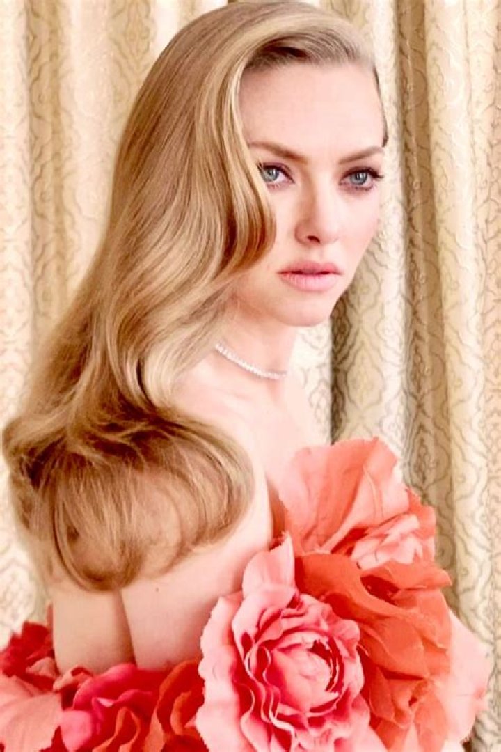 Amanda Seyfried in Oscar de la Renta