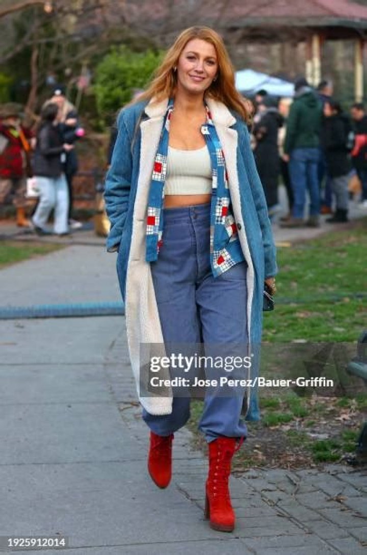 Blake Lively is seen filming with Justin Baldoni It Ends With Us in New York City Pictured: Blake Lively,Justin Baldoni Ref: SPL6752141 150523 NON-EXCLUSIVE Picture by: Elder Ordonez / SplashNews.com Shutterstock USA: 1 646 419 4452 UK: 020 8068 3593 World Rights, No Poland Rights, No Portugal Rights, No Russia Rights