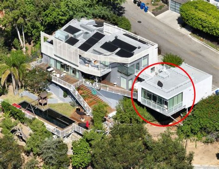 Brentwood, CA - *EXCLUSIVE* - Ben Affleck takes a break from Dunkin' and stops at Starbucks and treats his son Samuel to a drink while the boys take a walk in Los Angeles with Ben's mom, Christopher Anne Boldt.Pictured: Ben Affleck, Samuel AffleckBACKGRID USA 22 MARCH 2023 BYLINE MUST READ: BACKGRIDUSA: +1 310 798 9111 / : +44 208 344 2007 / *UK Clients - Pictures Containing ChildrenPlease Pixelate Face Prior To Publication*