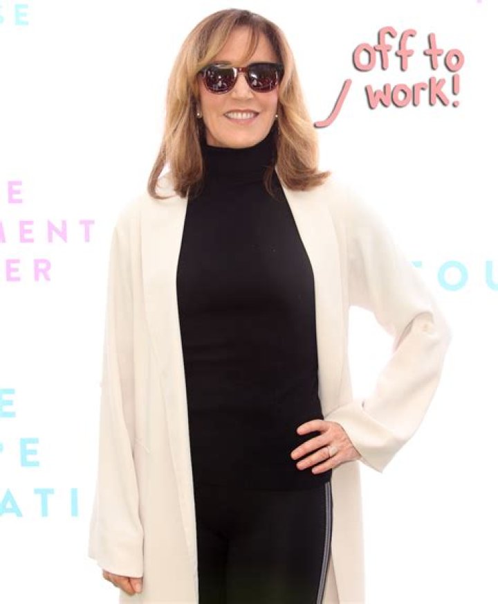 Felicity Huffman begins her community service at a teen rehab center. 03 Nov 2019 Pictured: Felicity Huffman. Photo credit: MEGA TheMegaAgency.com +1 888 505 6342 (Mega Agency TagID: MEGA541164_011.jpg) [Photo via Mega Agency]