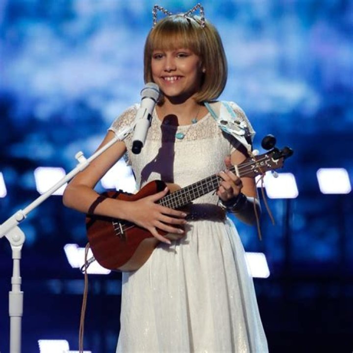 Grace Vanderwaal performs for Christmas