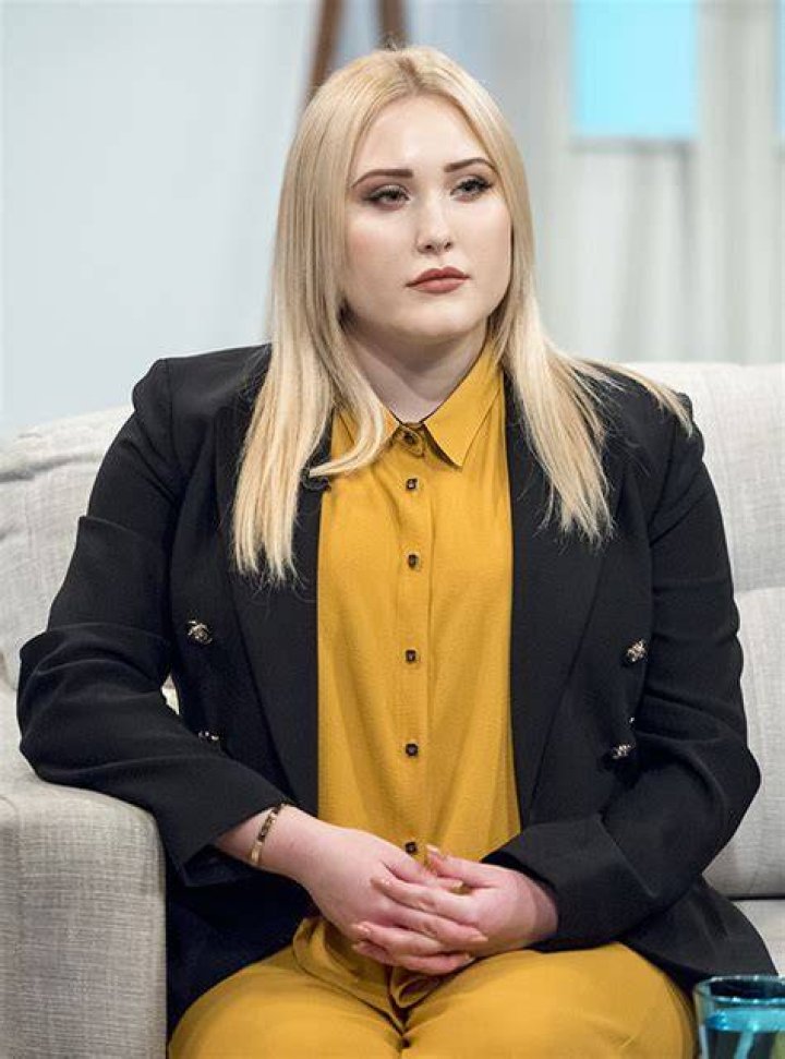 Hayley Hasselhoff in yellow
