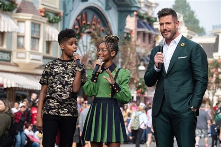 JD McCrary, Marsai Martin, Jesse Palmer enjoying the holiday