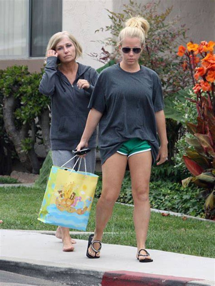Kendra Wilkinson Mom