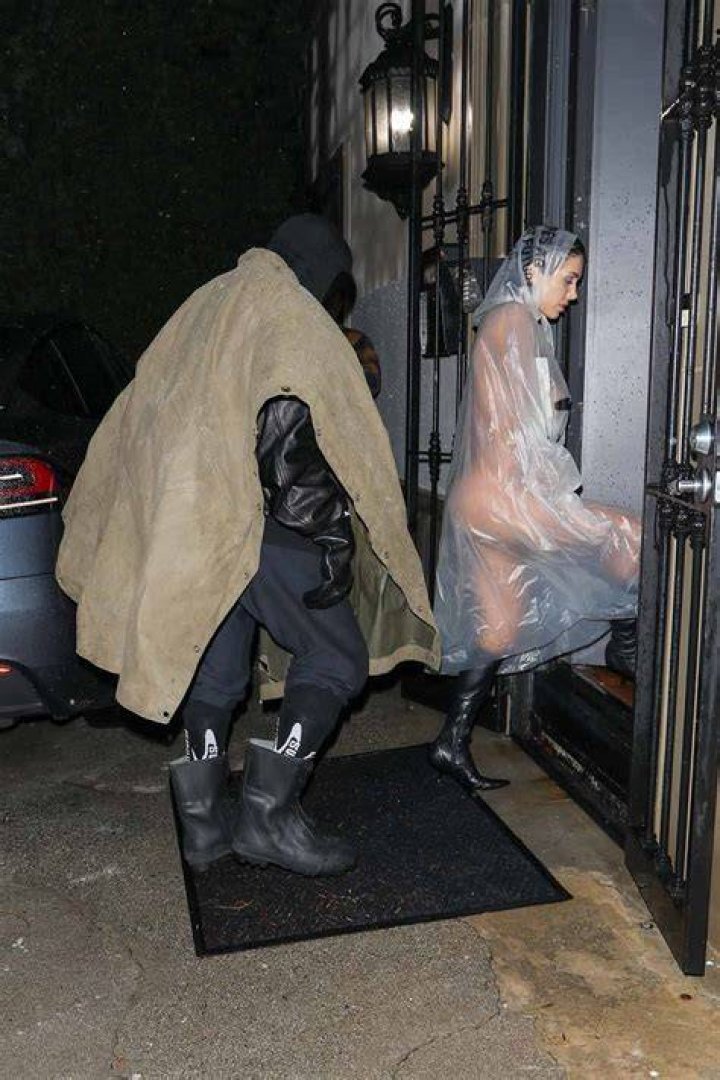 Los Angeles, CA - *EXCLUSIVE* - Cub Scout leader Ashton Kutcher takes his son Dimitri to their den meeting in Los Angeles. Ashton had fun letting Dimitri hang upside down as he said goodbye to his friends. Pictured: Ashton Kutcher BACKGRID USA 2 JUNE 2023 BYLINE MUST READ: BACKGRID USA: +1 310 798 9111 / UK: +44 208 344 2007 / *UK Clients - Pictures Containing Children Please Pixelate Face Prior To Publication*