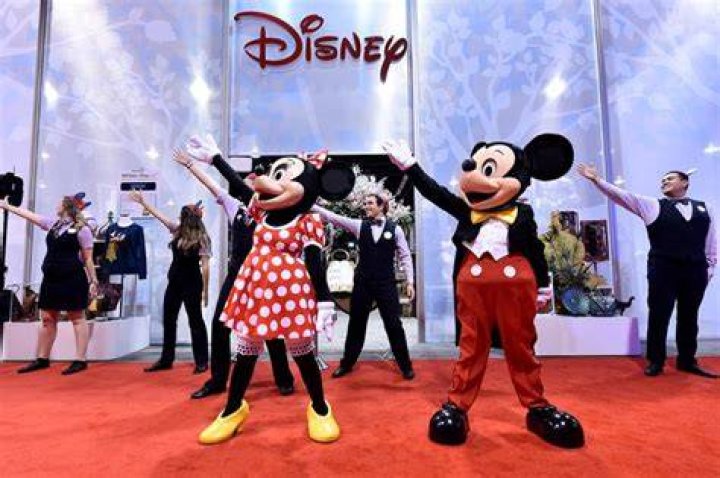 Mickey And Minnie Dance At The Expo
