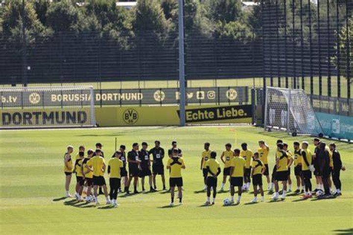 Paris Saint-Germain Training Session, Dortmund, Germany &ndash; 17 Feb 2020