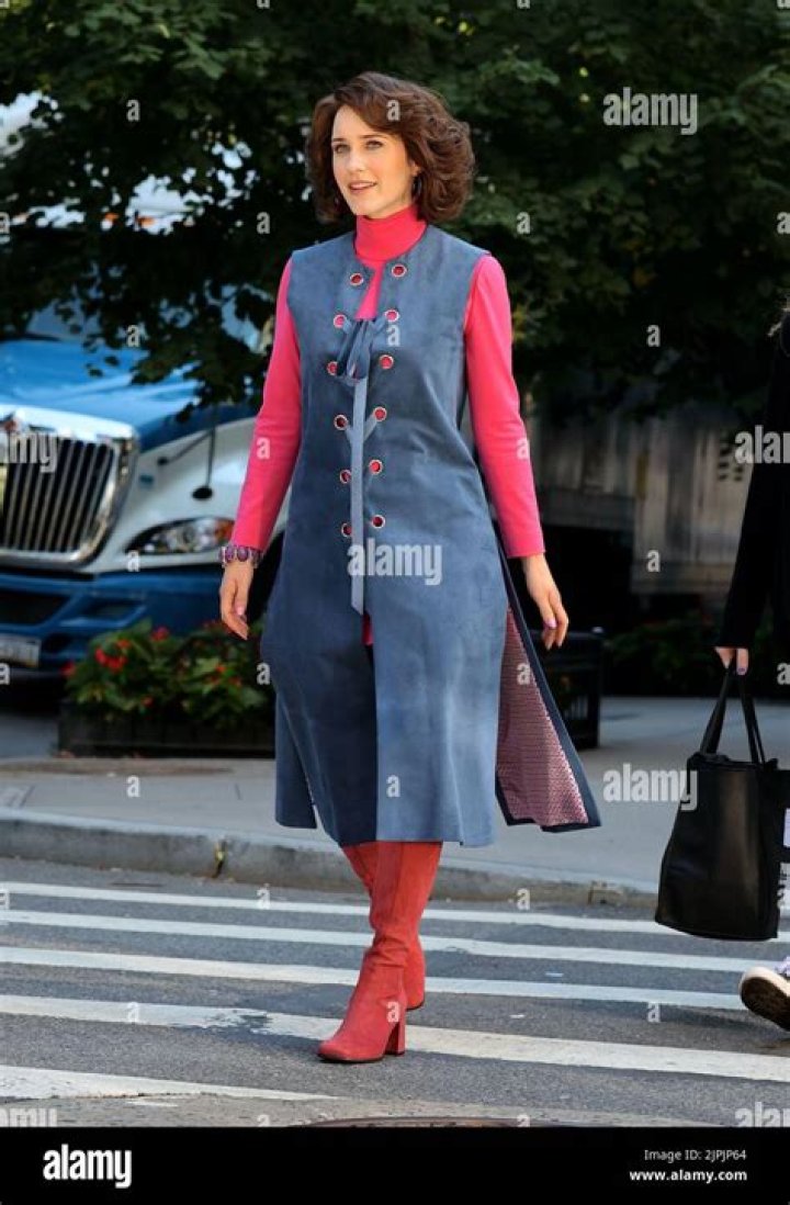 Rachel Brosnahan pictured at "The Marvelous Mrs Maisel" set in Downtown, Manhattan. Pictured: Rachel Brosnahan Ref: SPL5489603 290922 NON-EXCLUSIVE Picture by: Jose Perez / SplashNews.com Splash News and Pictures USA: +1 310-525-5808 London: +44 (0)20 8126 1009 Berlin: +49 175 3764 166 World Rights