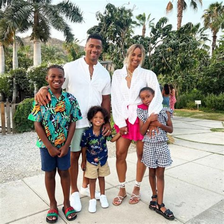 Russell Wilson & Ciara with their kids