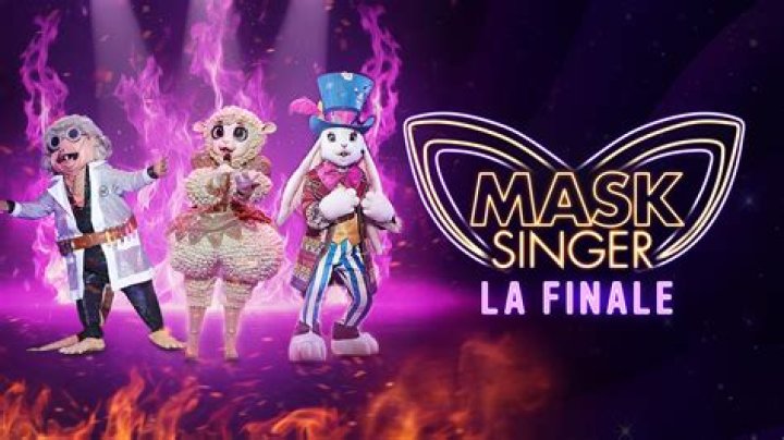 THE MASKED SINGER: L-R: The Skeleton and host Nick Cannon. THE MASKED SINGER premieres Wednesday, Sept. 25 (8:00-10:00 PM ET/PT) on FOX. &copy; 2019 FOX MEDIA LLC. Cr: The Michael Becker/FOX.