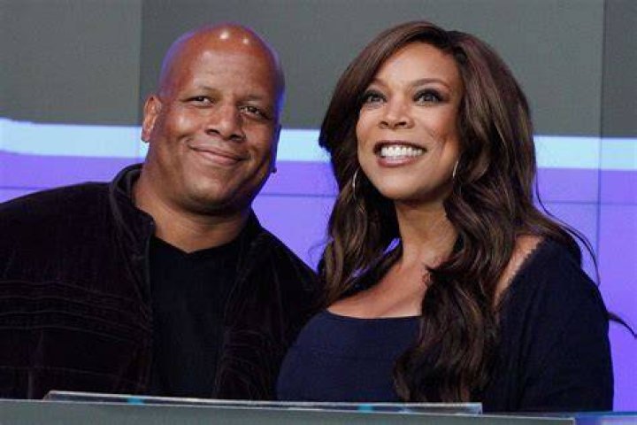 Wendy Williams and Kevin Hunter Hold Hands as they arrive to Saturday Night Live in NYC Pictured: Wendy Williams,Kevin Hunter Ref: SPL5029195 300918 NON-EXCLUSIVE Picture by: 247PAPS.TV / SplashNews.com Splash News and Pictures Los Angeles: 310-821-2666 New York: 212-619-2666 London: 0207 644 7656 Milan: 02 4399 8577 World Rights, No Portugal Rights